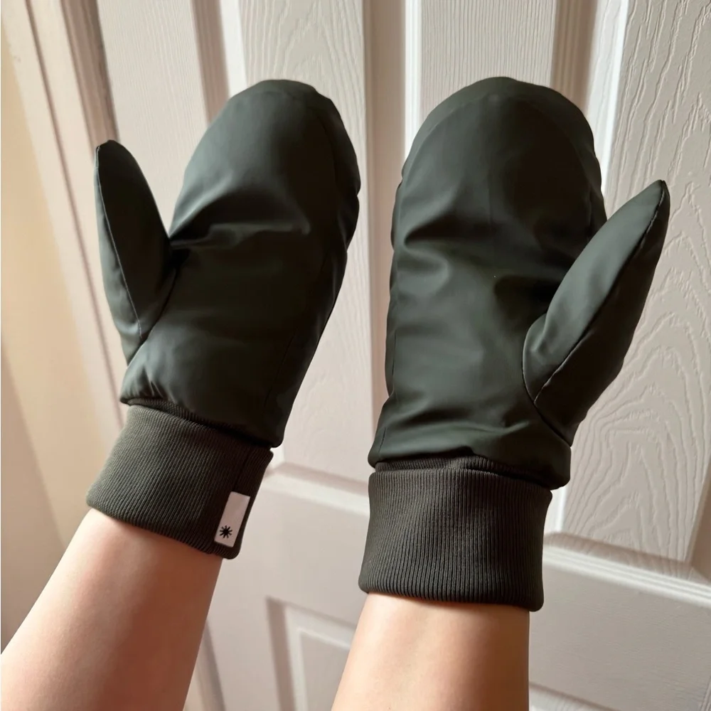 RAINS Alta Puffer Mittens in Green - Picture 3 of 9